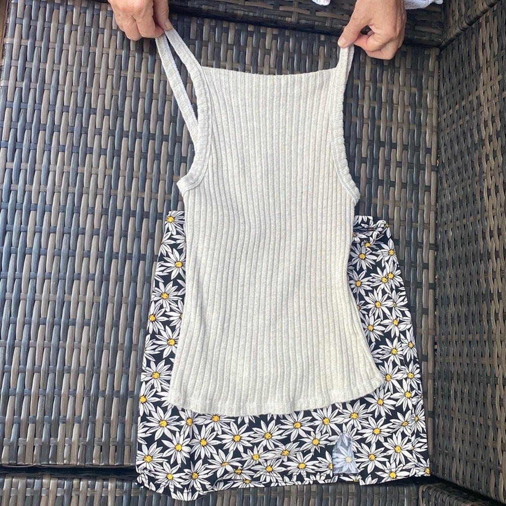 daisy mini skirt w/slit & tank top